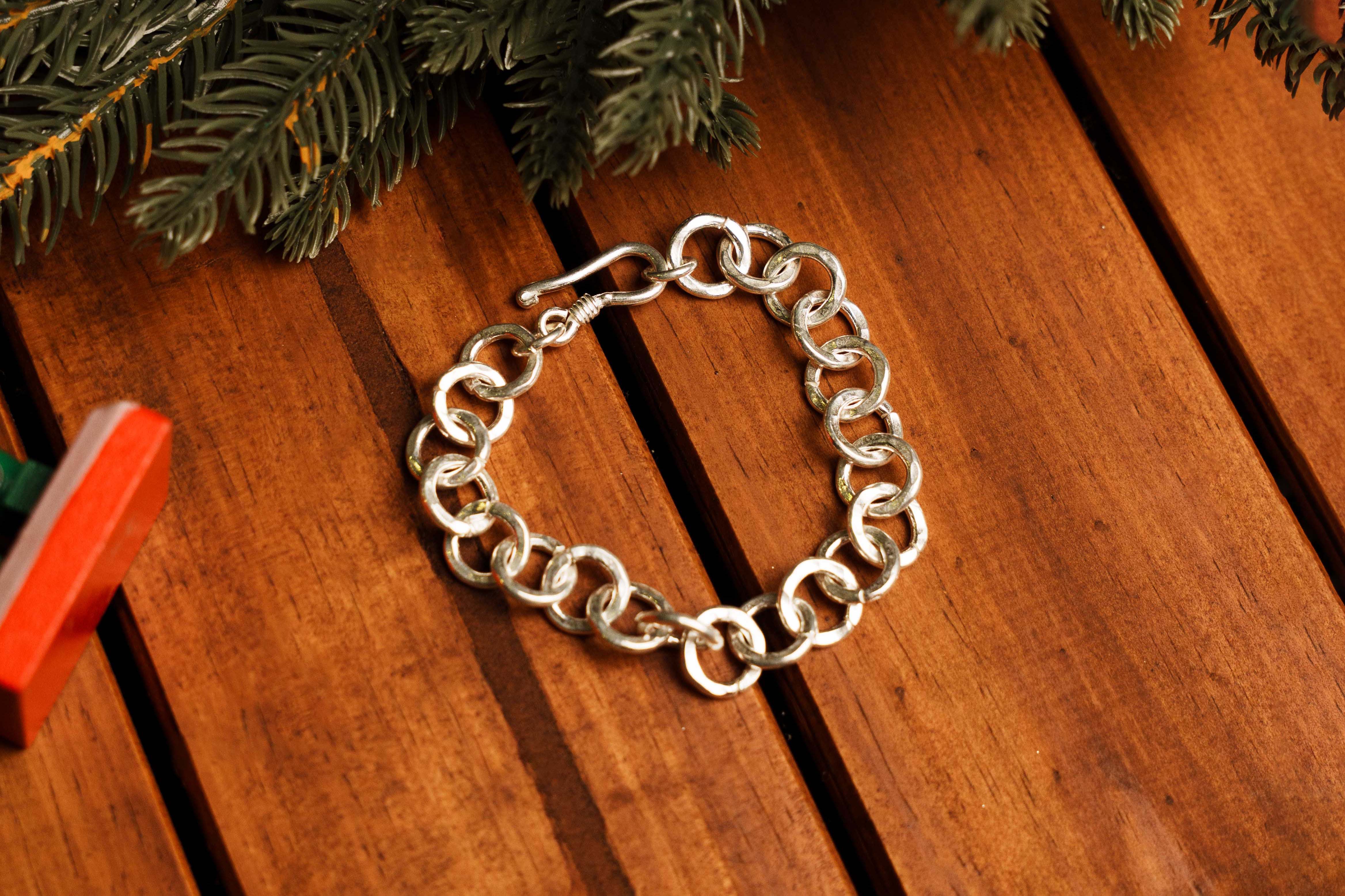 Renna Chain Bracelet in pure silver showing rounded chain links and classic silhouette.