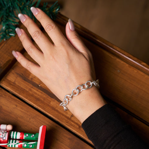 Model wearing Renna Chain Bracelet, a bold yet refined pure silver chain bracelet for everyday styling.