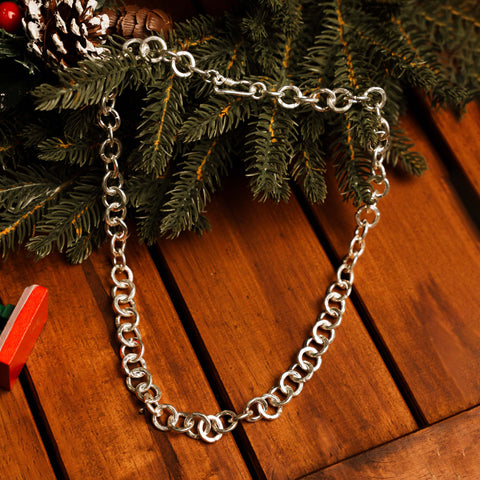 Renna Chain Necklace in pure silver showing rounded interlocking links with natural light catch.