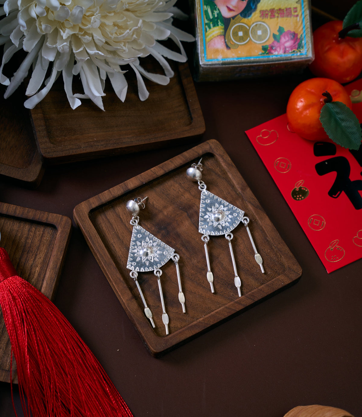 Linya Earrings in pure silver showing hand-textured geometric form with slender dangling elements.