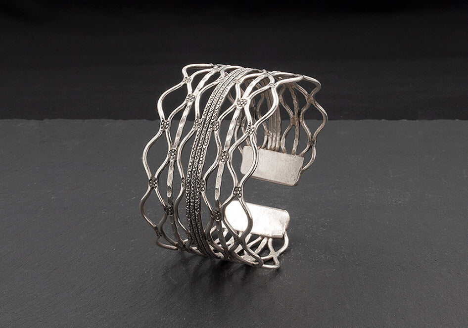 Wavy wires silver statement bangle